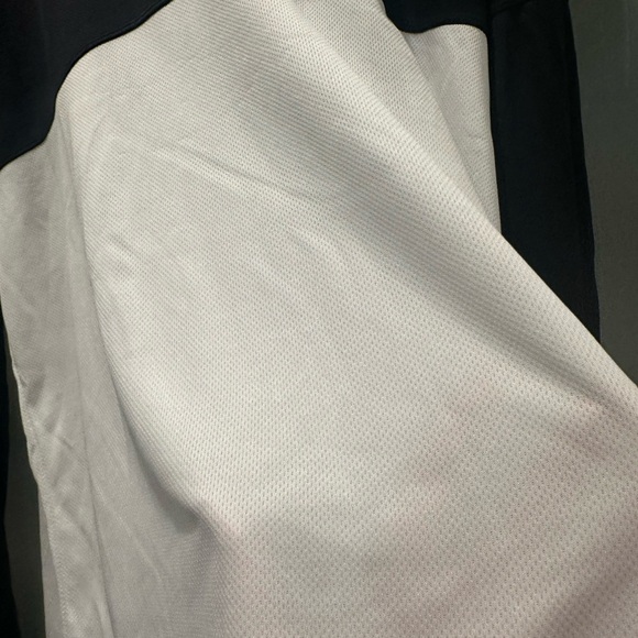 Disneyland Black and White Long Sleeve Mesh/rash guard spirit Jersey NWT - Picture 4 of 7